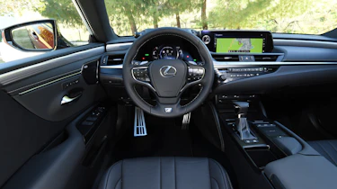 Lexus es 300h interior