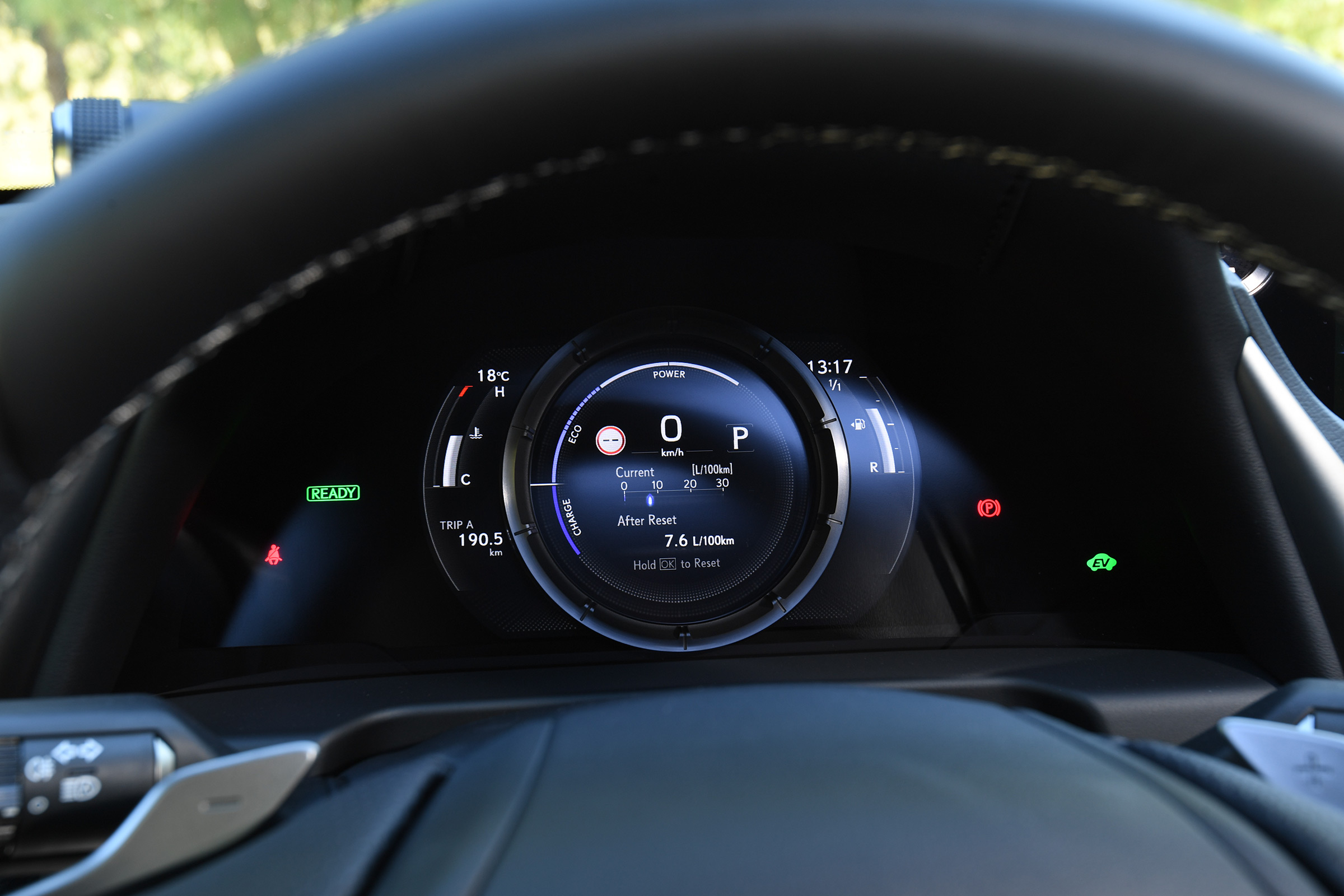 Lexus es 300h dashboard instruments