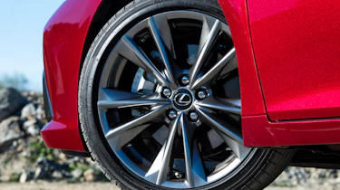 Lexus es 300h alloy wheel