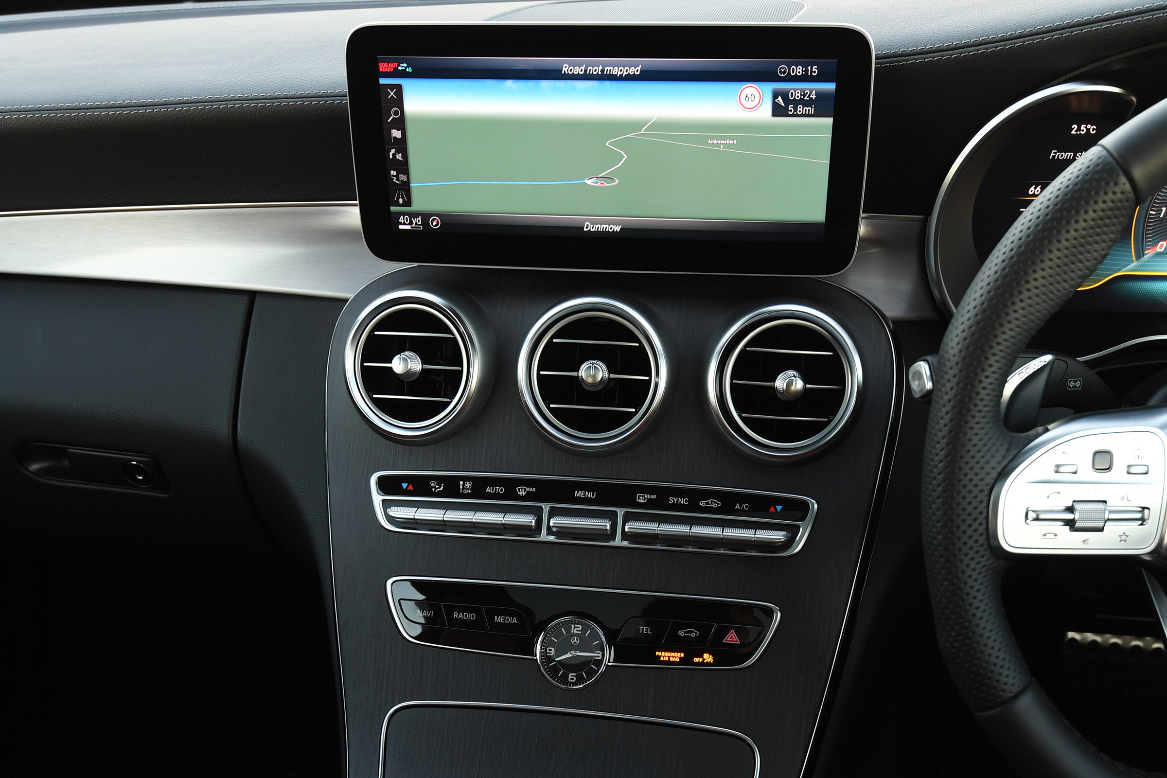 mercedes-amg c 43 coupe infotainment