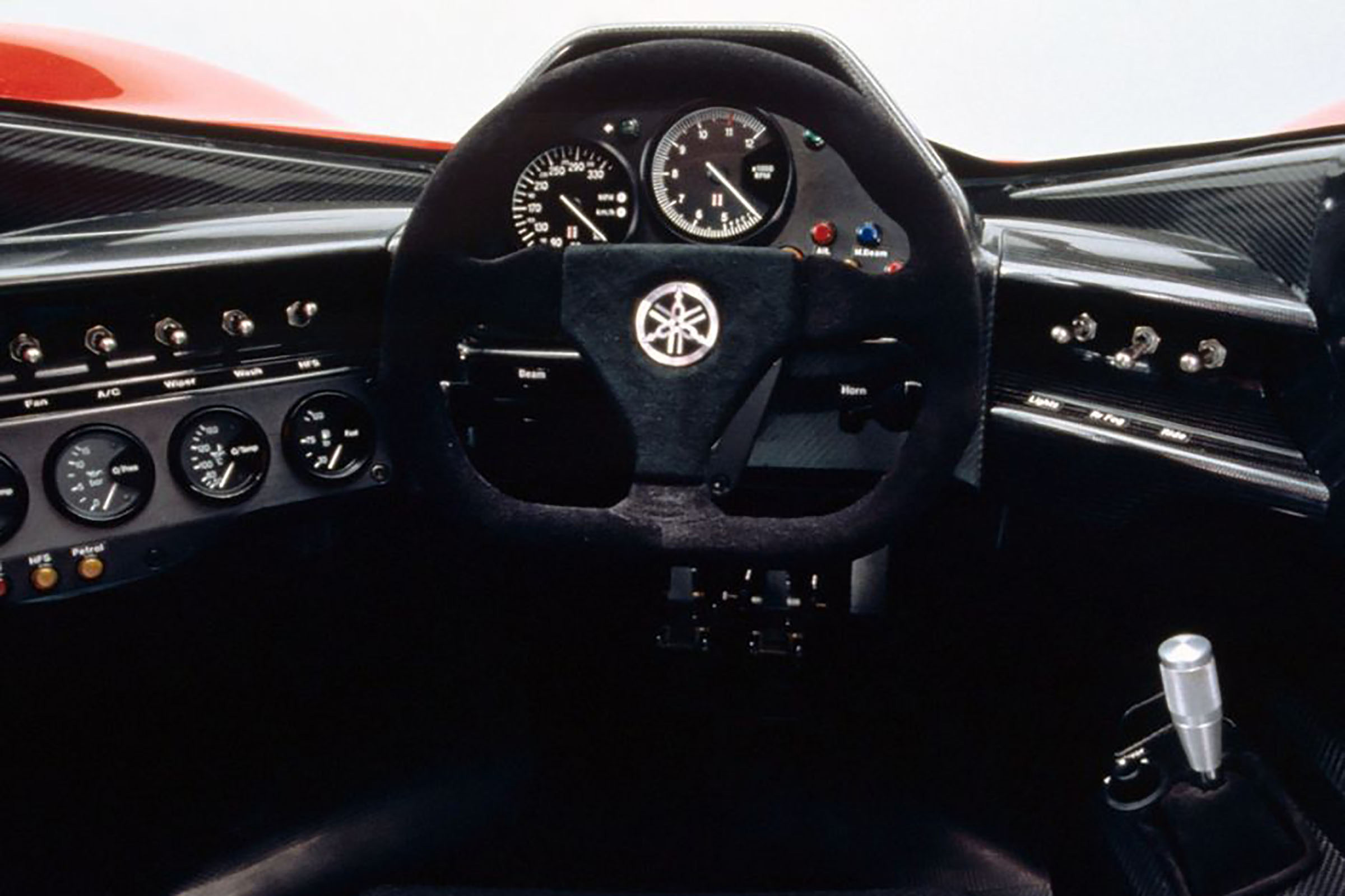 Yamaha OX99 - interior