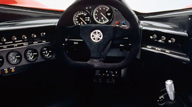 Yamaha OX99 - interior