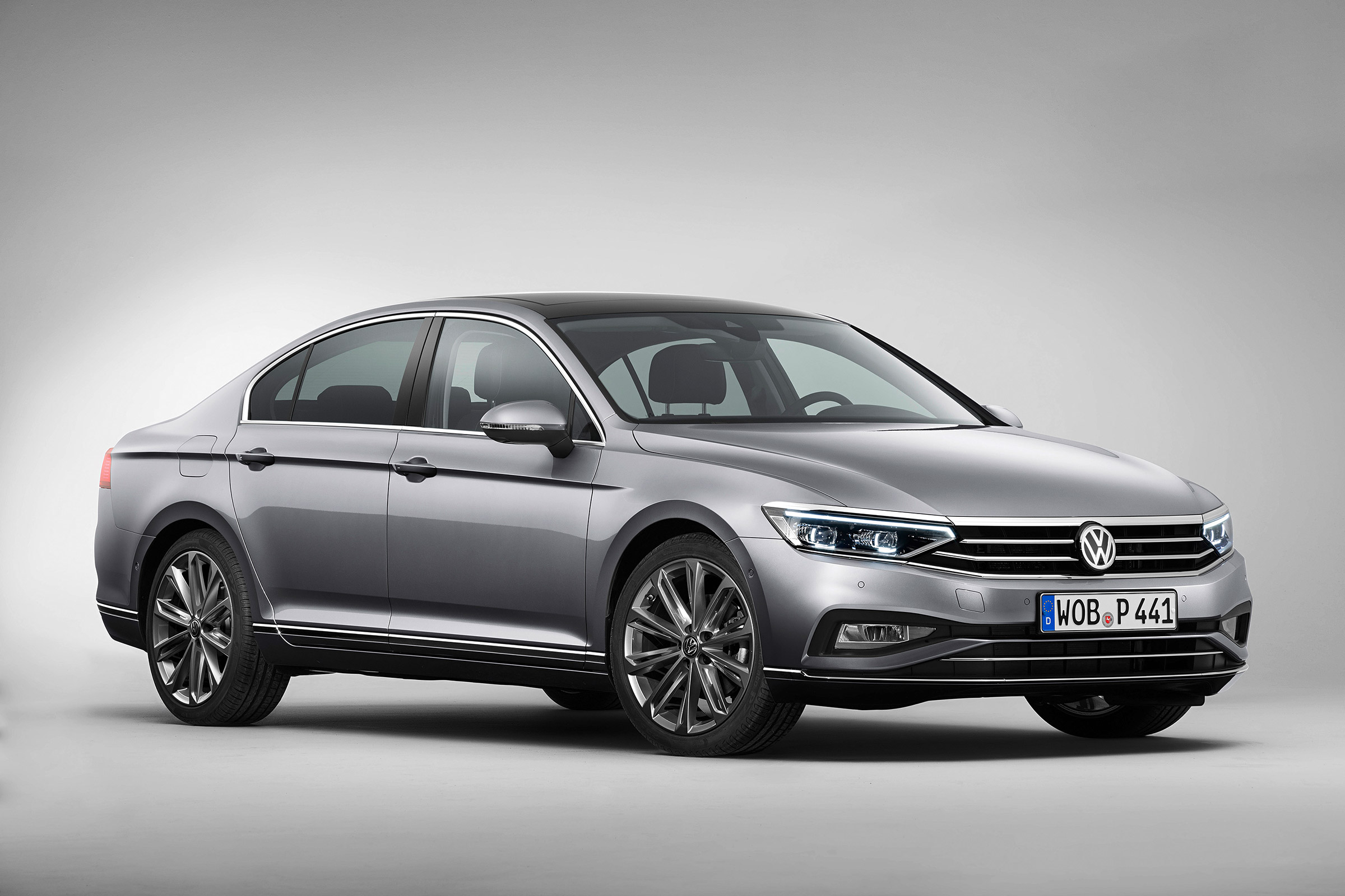 Volkswagen Passat - front