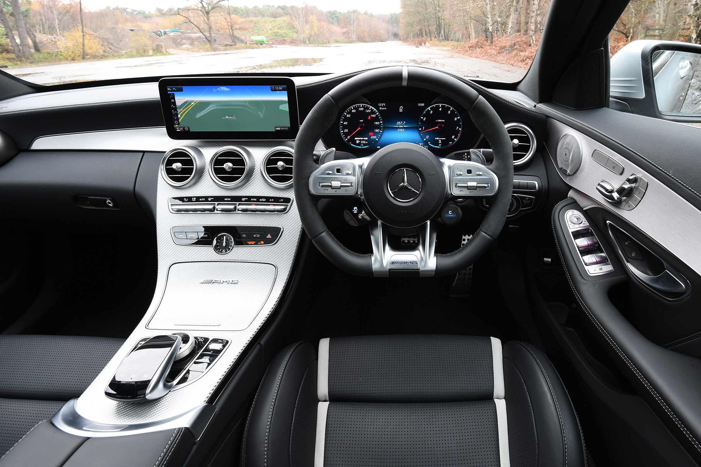 Mercedes-AMG C 63 S - dash