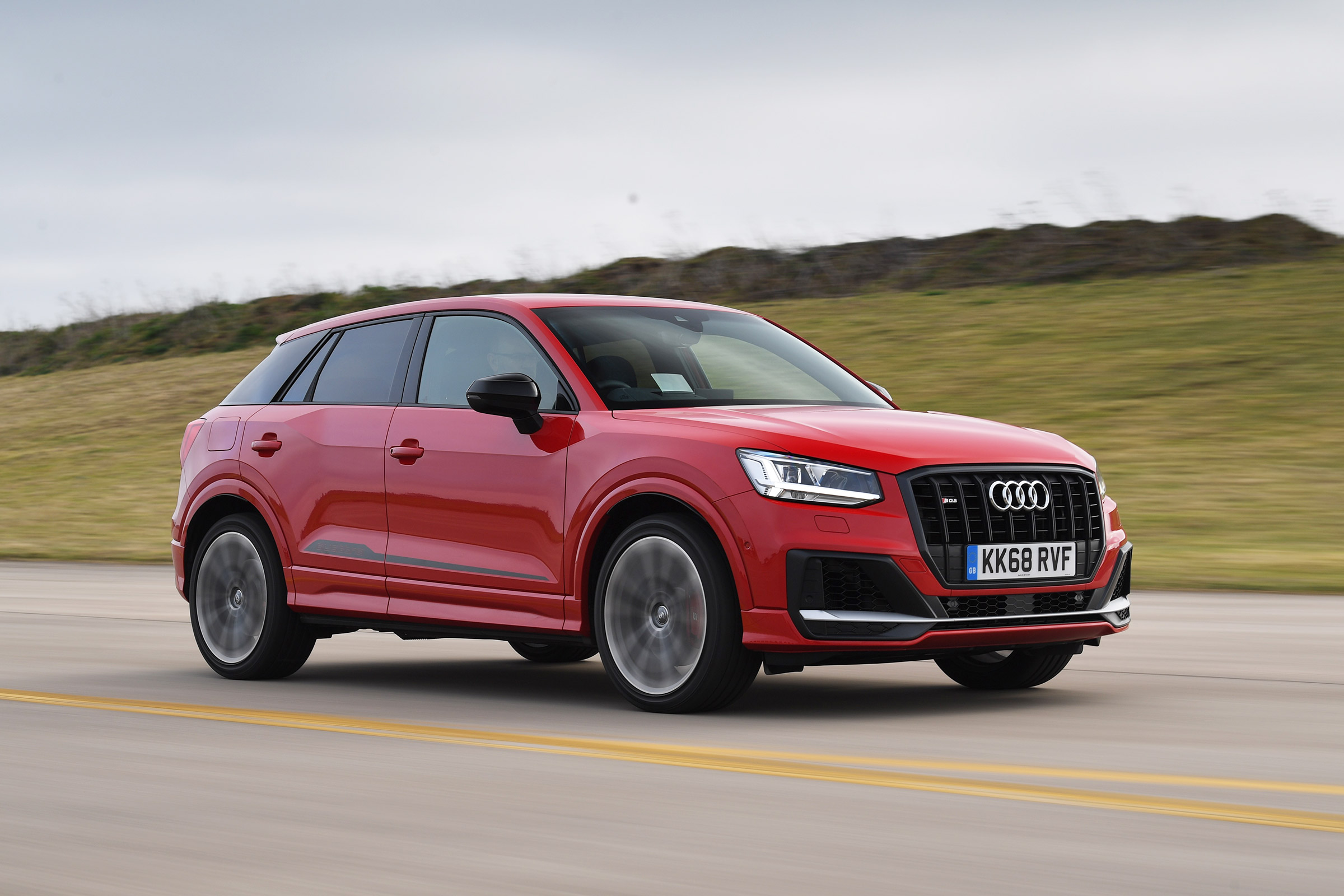 Audi SQ2 - front tracking