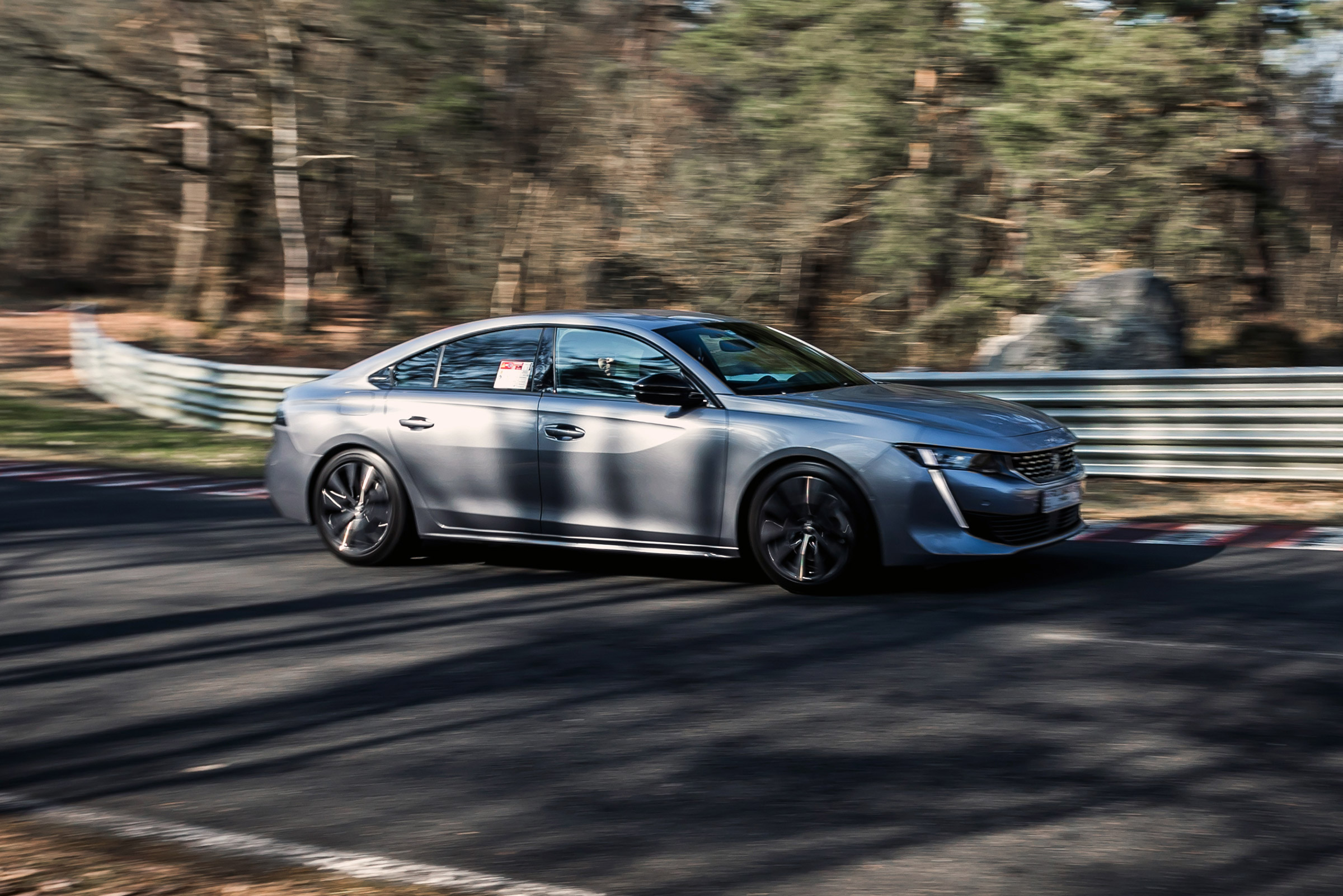 Peugeot 508 HYbrid prototype - front action