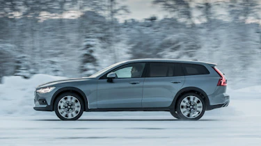 Volvo V60 Cross Country - side