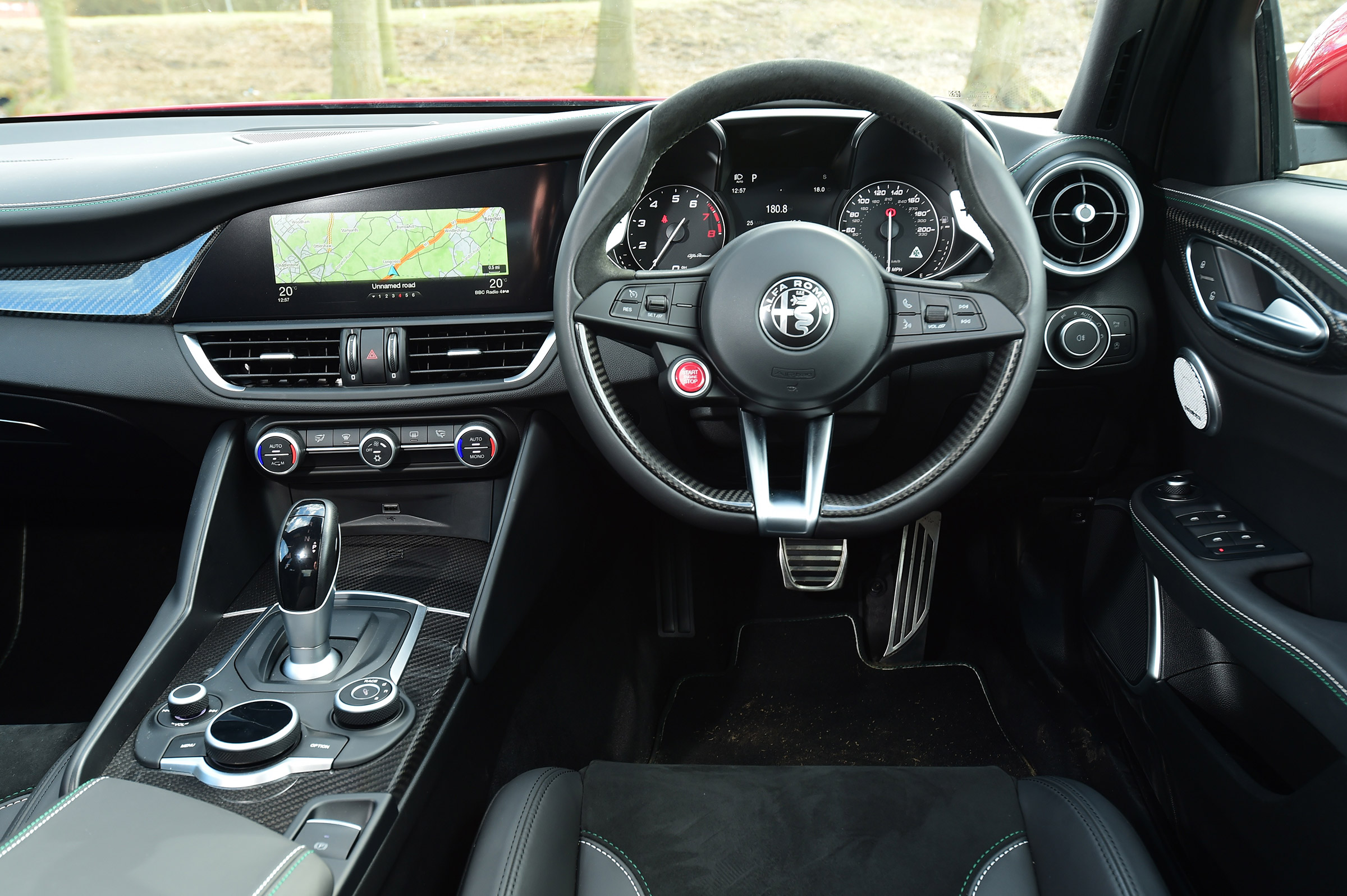 Alfa Romeo Giulia Quadrifoglio - dash