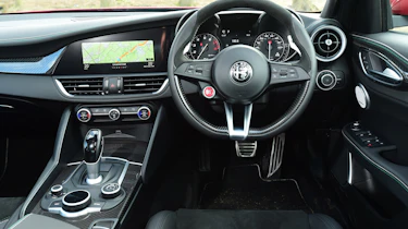 Alfa Romeo Giulia Quadrifoglio - dash