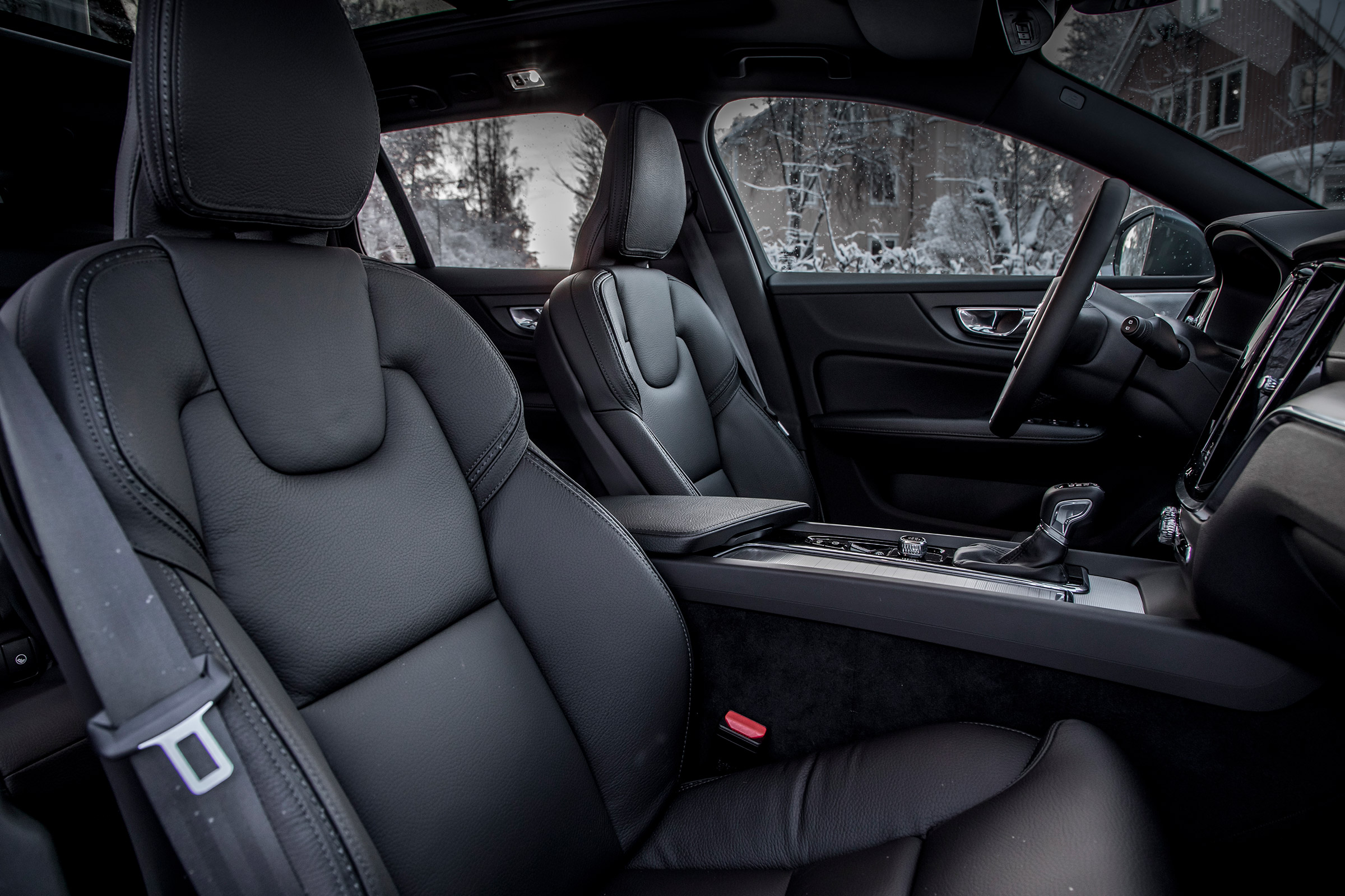 Volvo V60 Cross Country - front seats