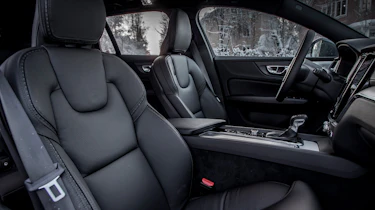 Volvo V60 Cross Country - front seats