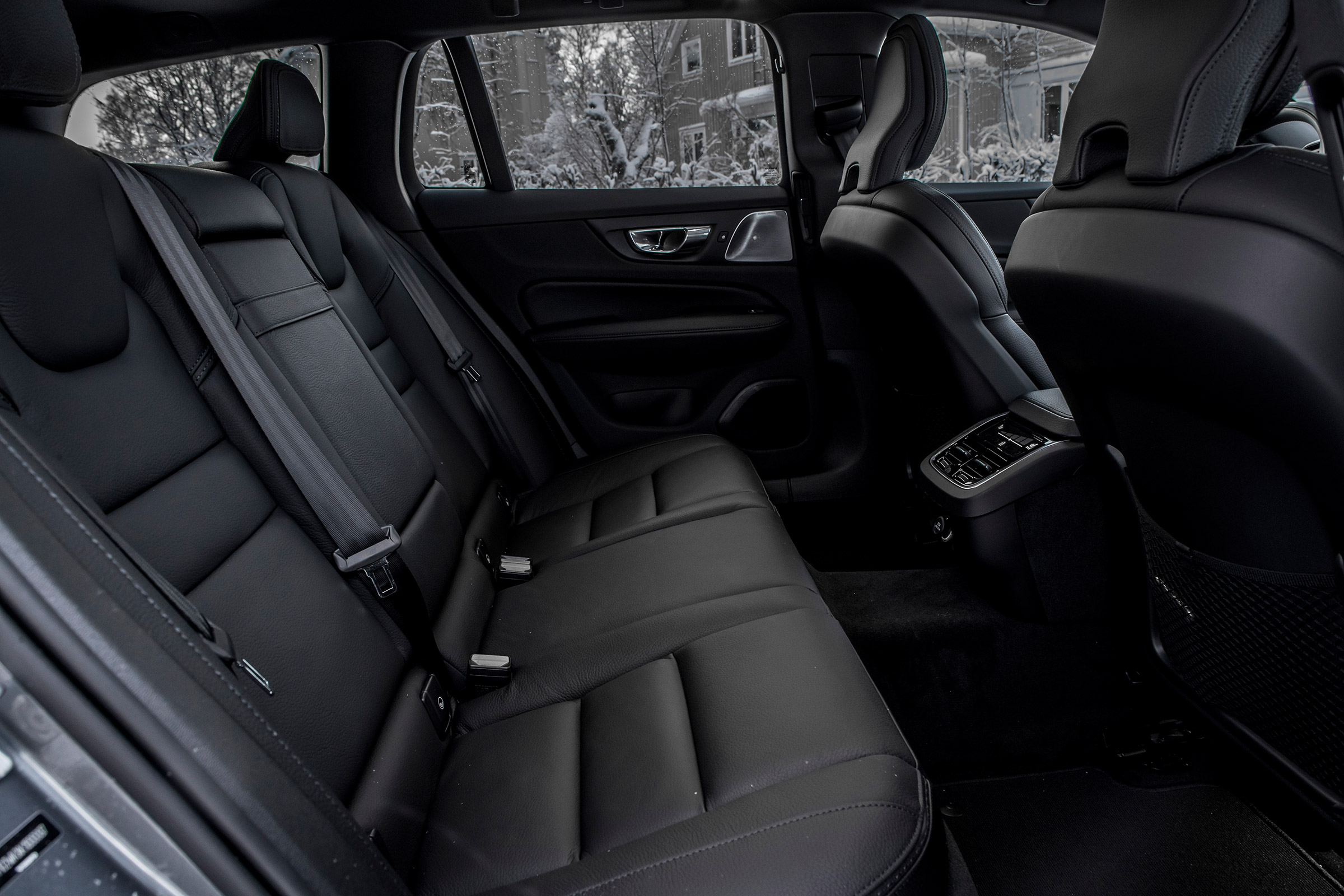 Volvo V60 Cross Country - rear seats