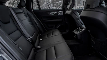 Volvo V60 Cross Country - rear seats