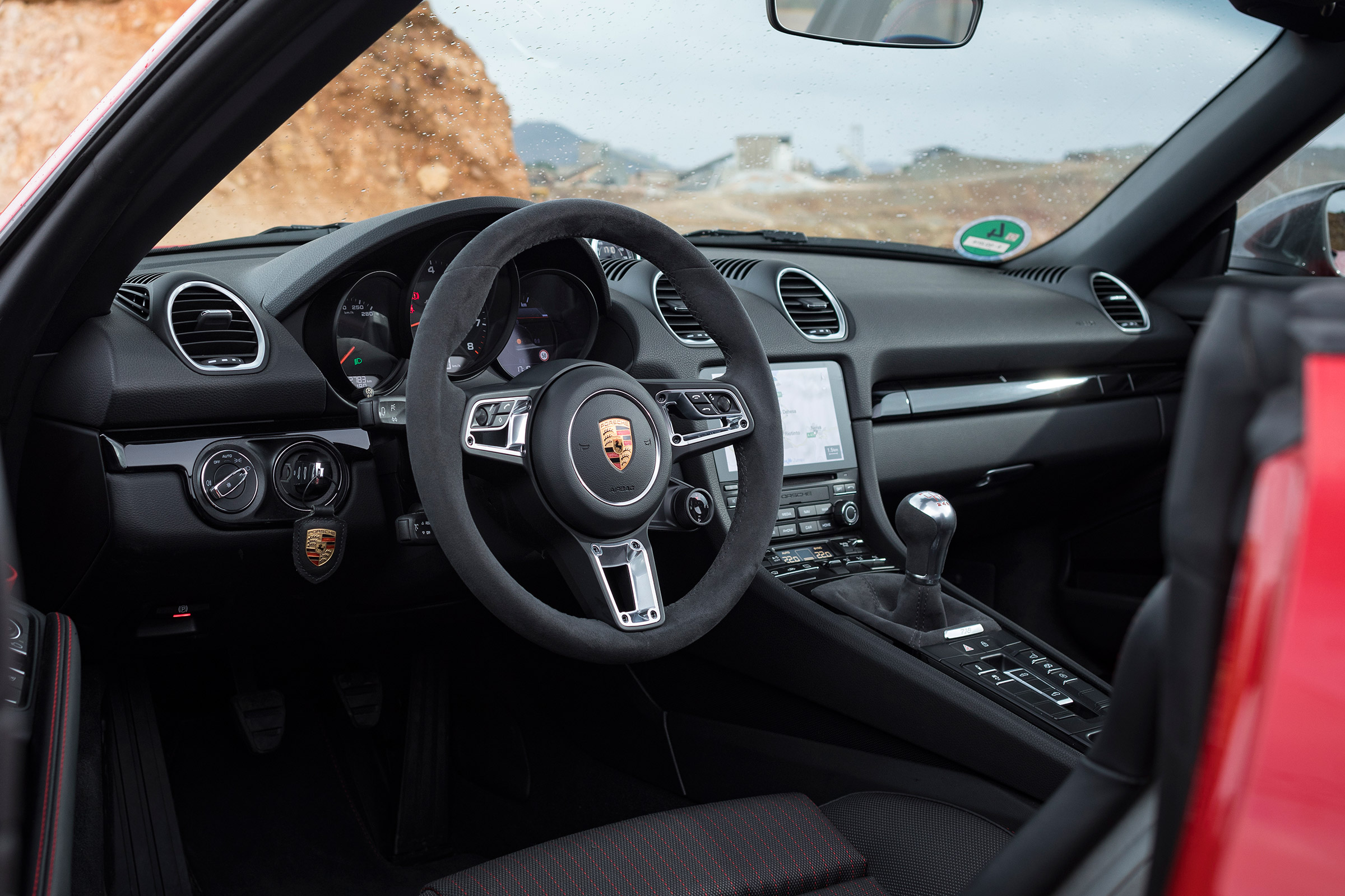 Porsche 718 Boxster T - interior