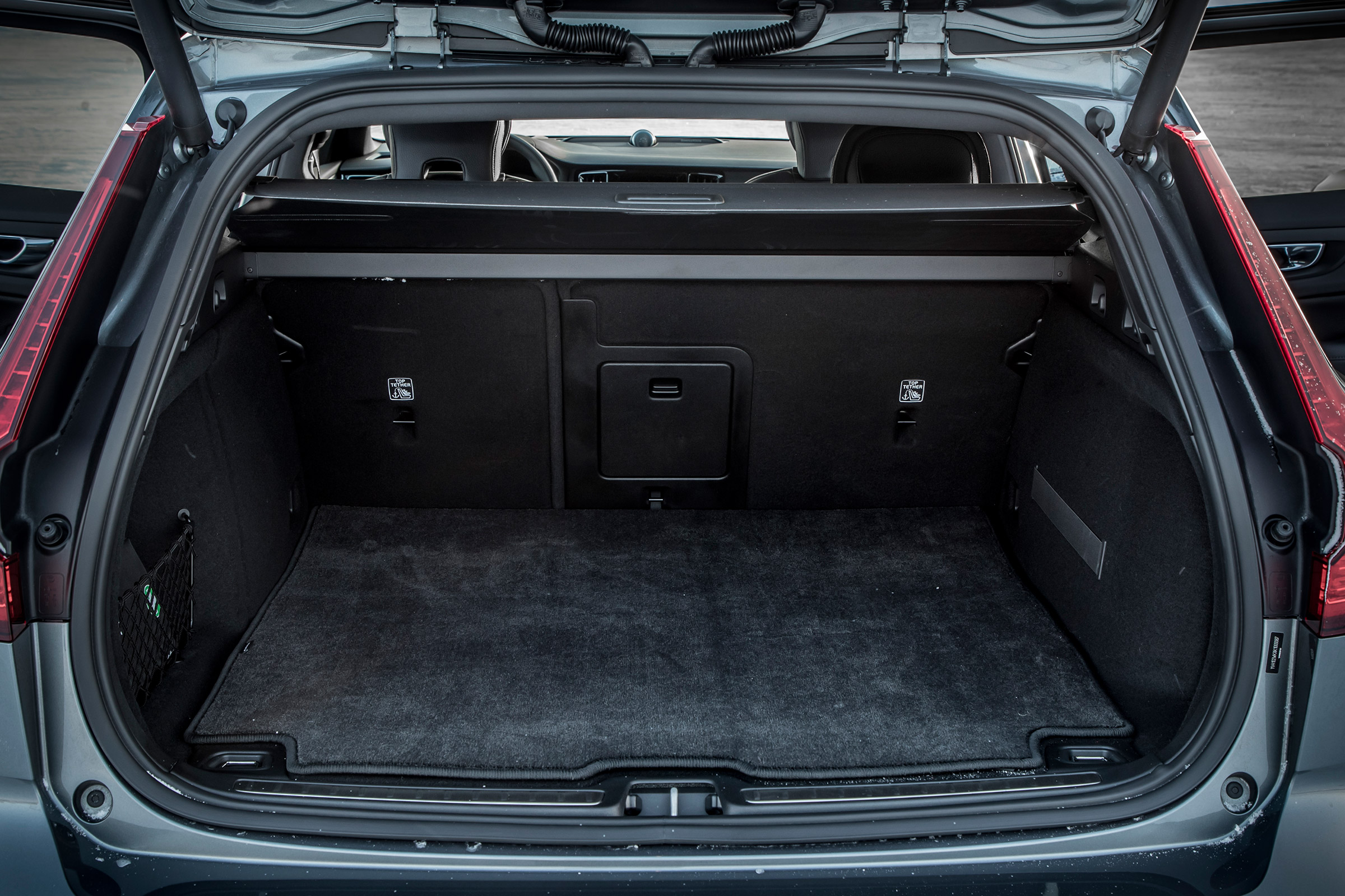 Volvo V60 Cross Country - boot