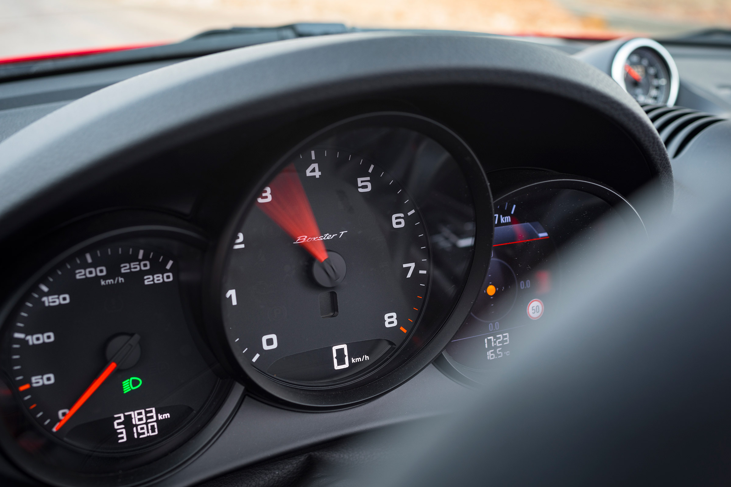 Porsche 718 Boxster T - dials