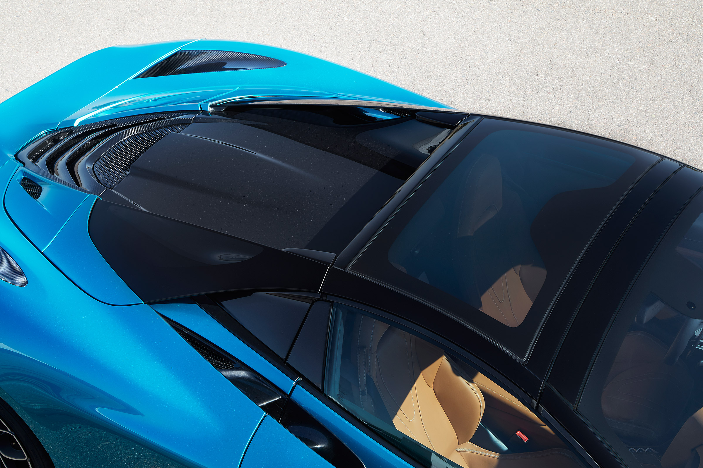 McLaren 720 Spider - roof outside