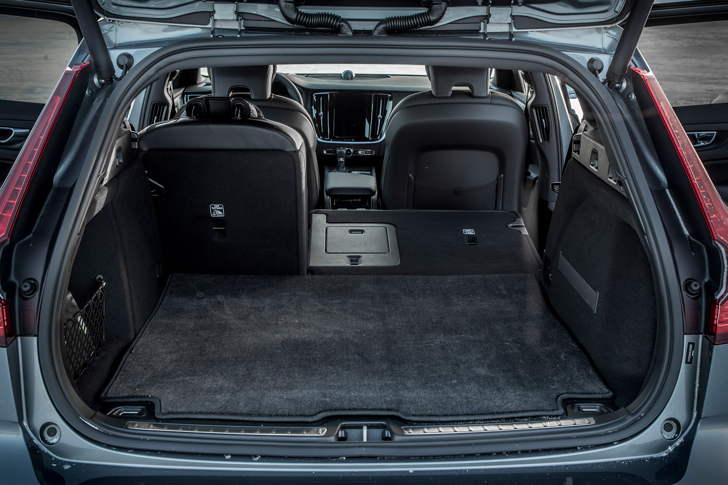 Volvo V60 Cross Country - boot seats down