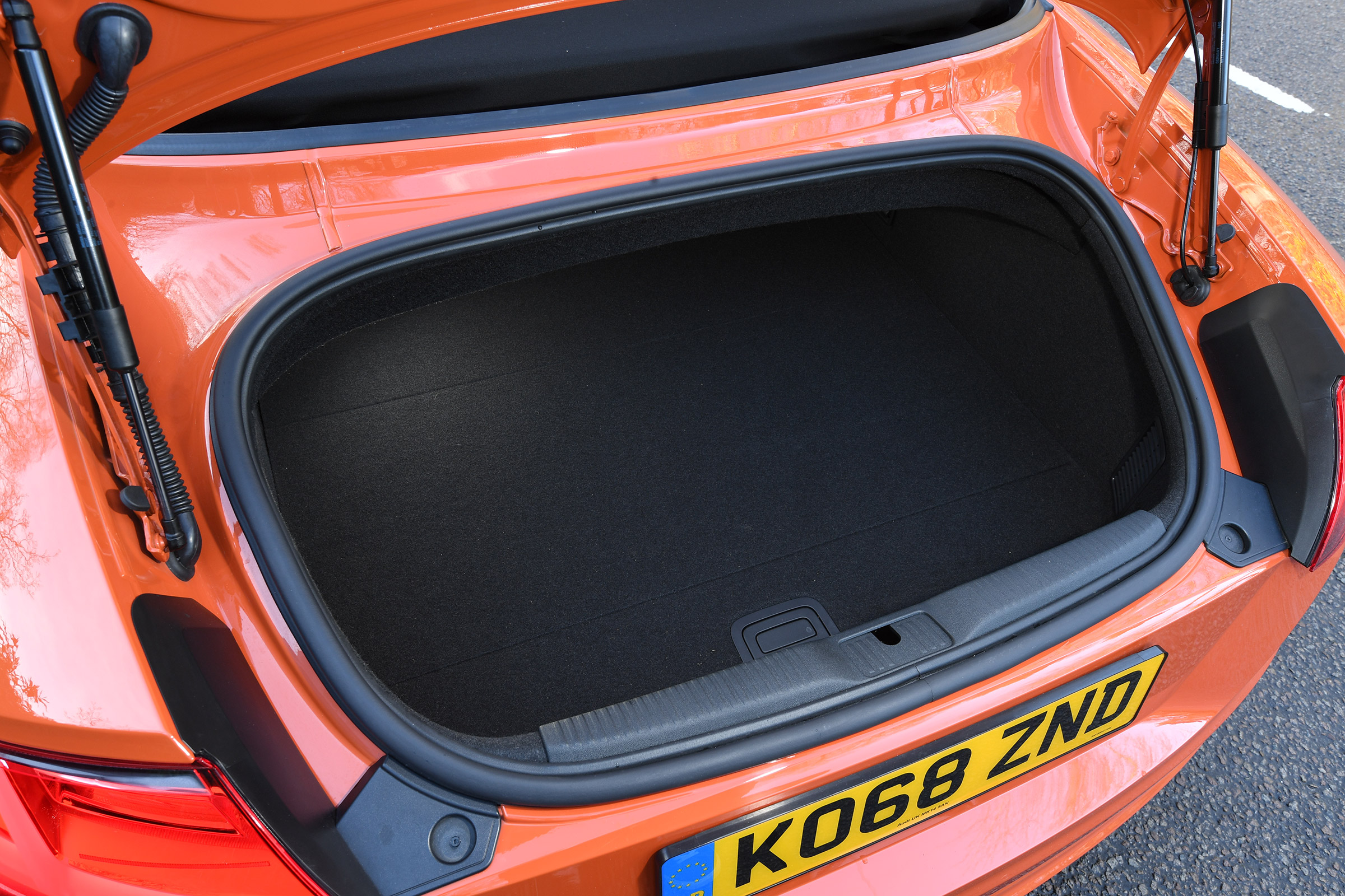 Audi TT Roadster - boot