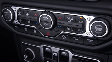 Jeep Wrangler - centre console