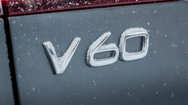 Volvo V60 Cross Country - V60 badge