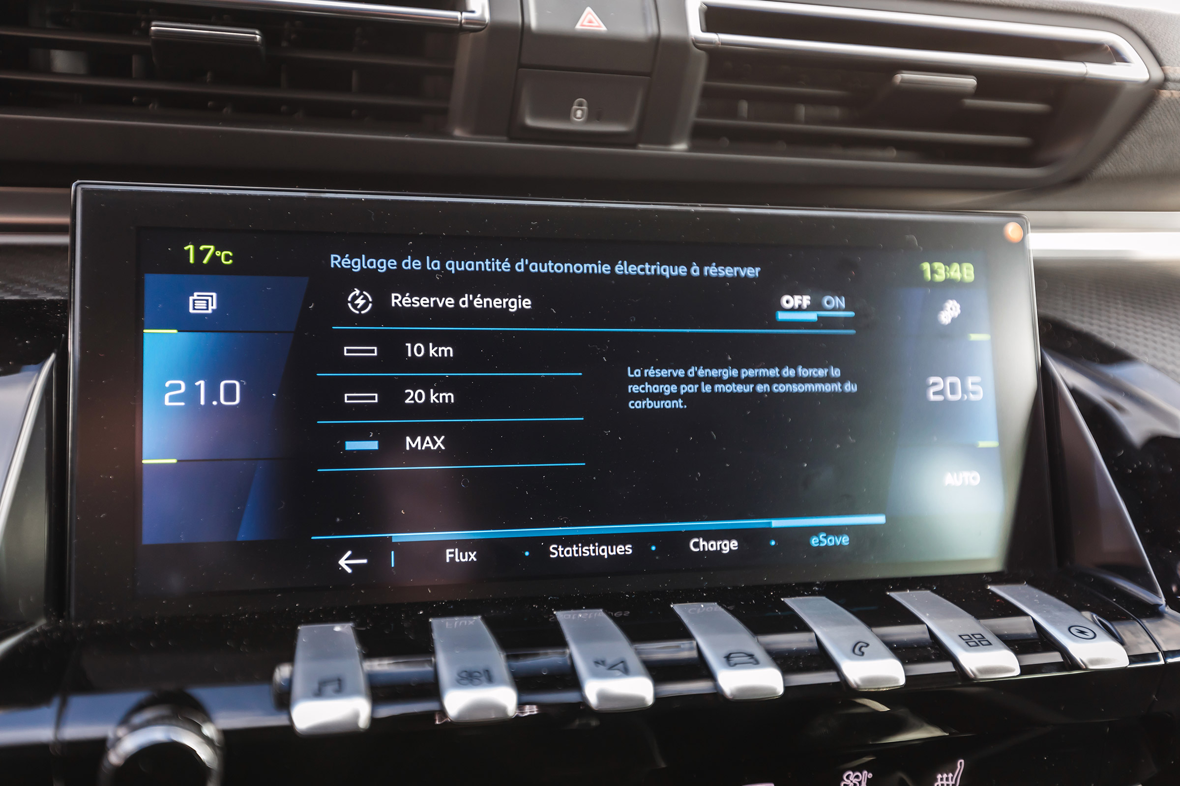 Peugeot 508 HYbrid prototype - infotainment
