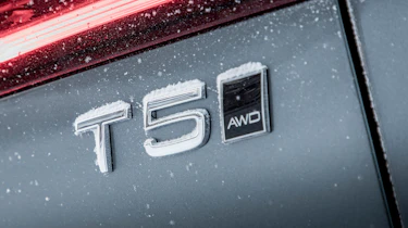 Volvo V60 Cross Country - T5 badge