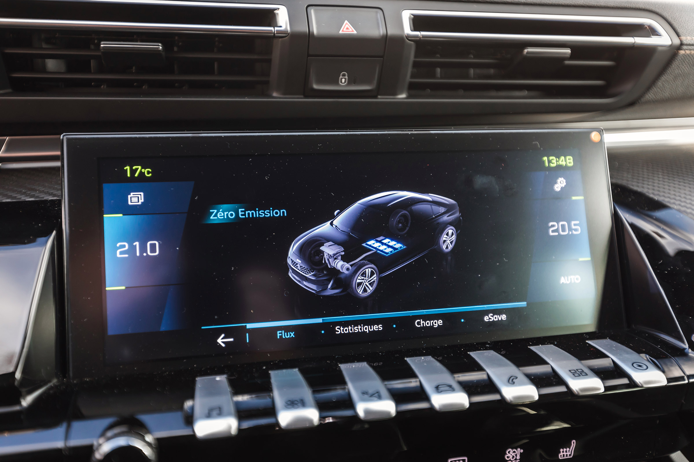 Peugeot 508 HYbrid prototype - screen
