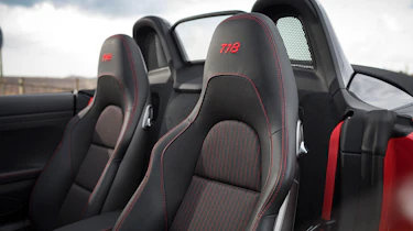 Porsche 718 Boxster T - seats