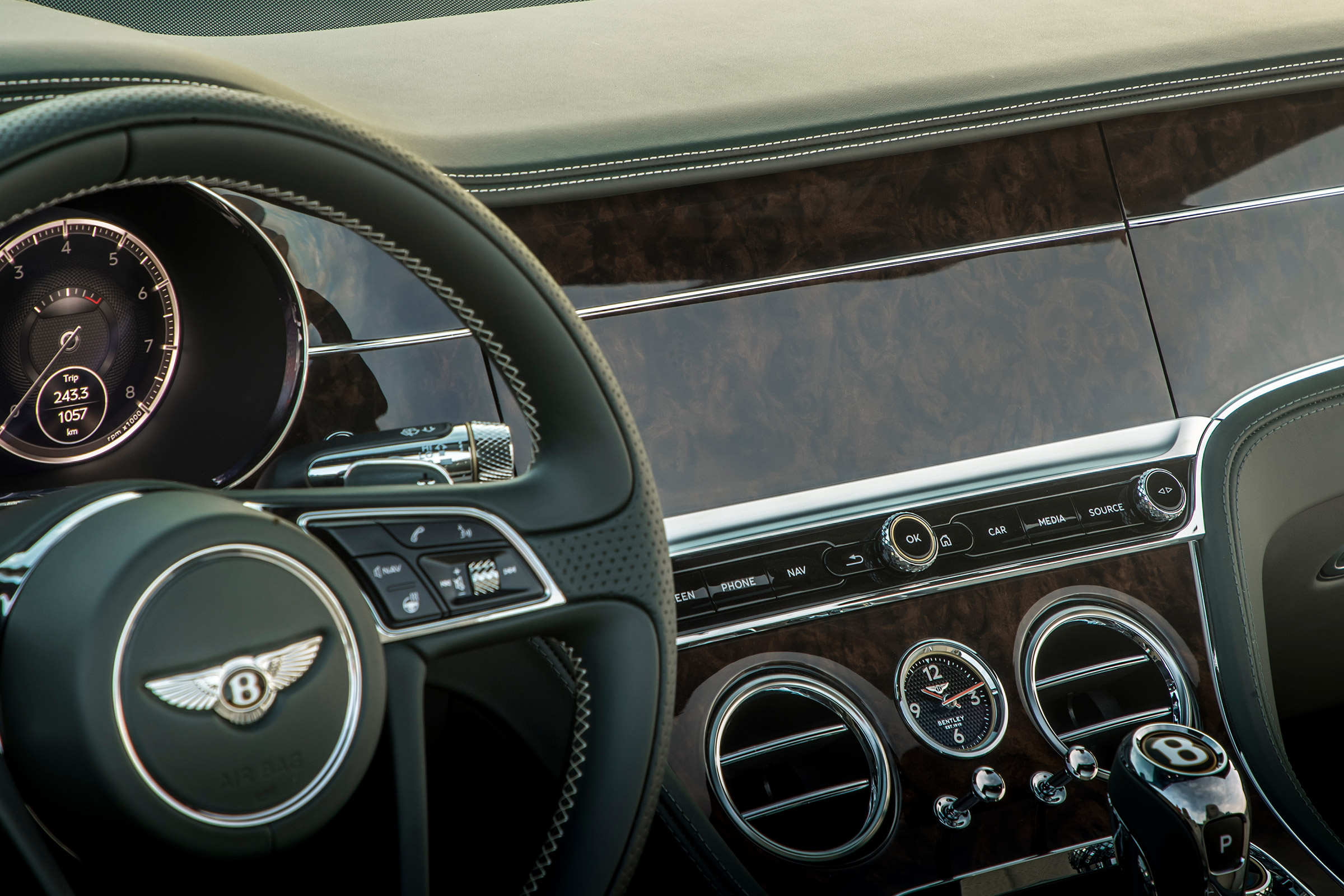 Bentley Continental GT Convertible - infotainment hidden