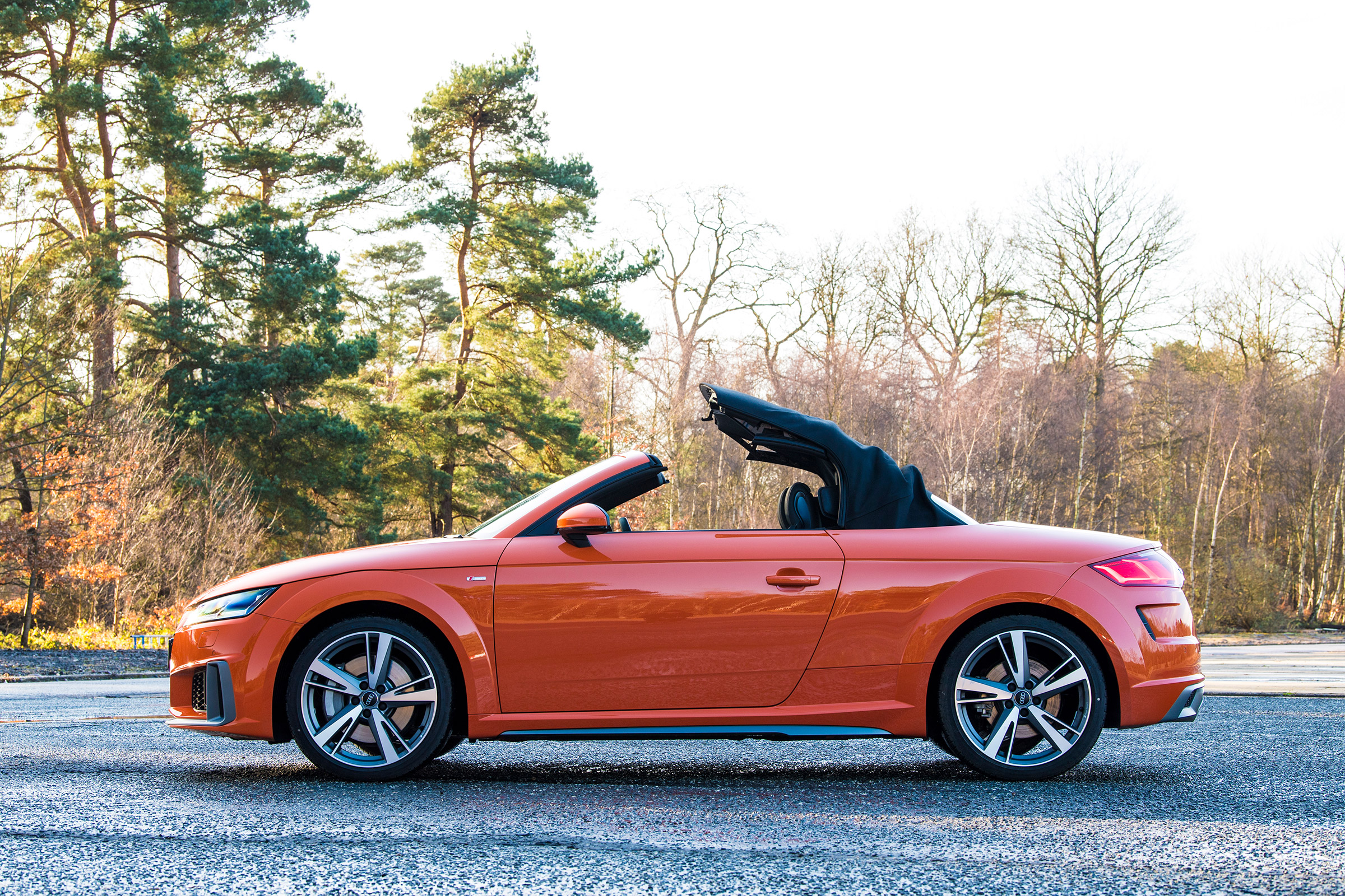 Audi TT Roadster - roof closing