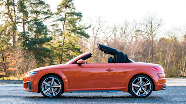 Audi TT Roadster - roof closing