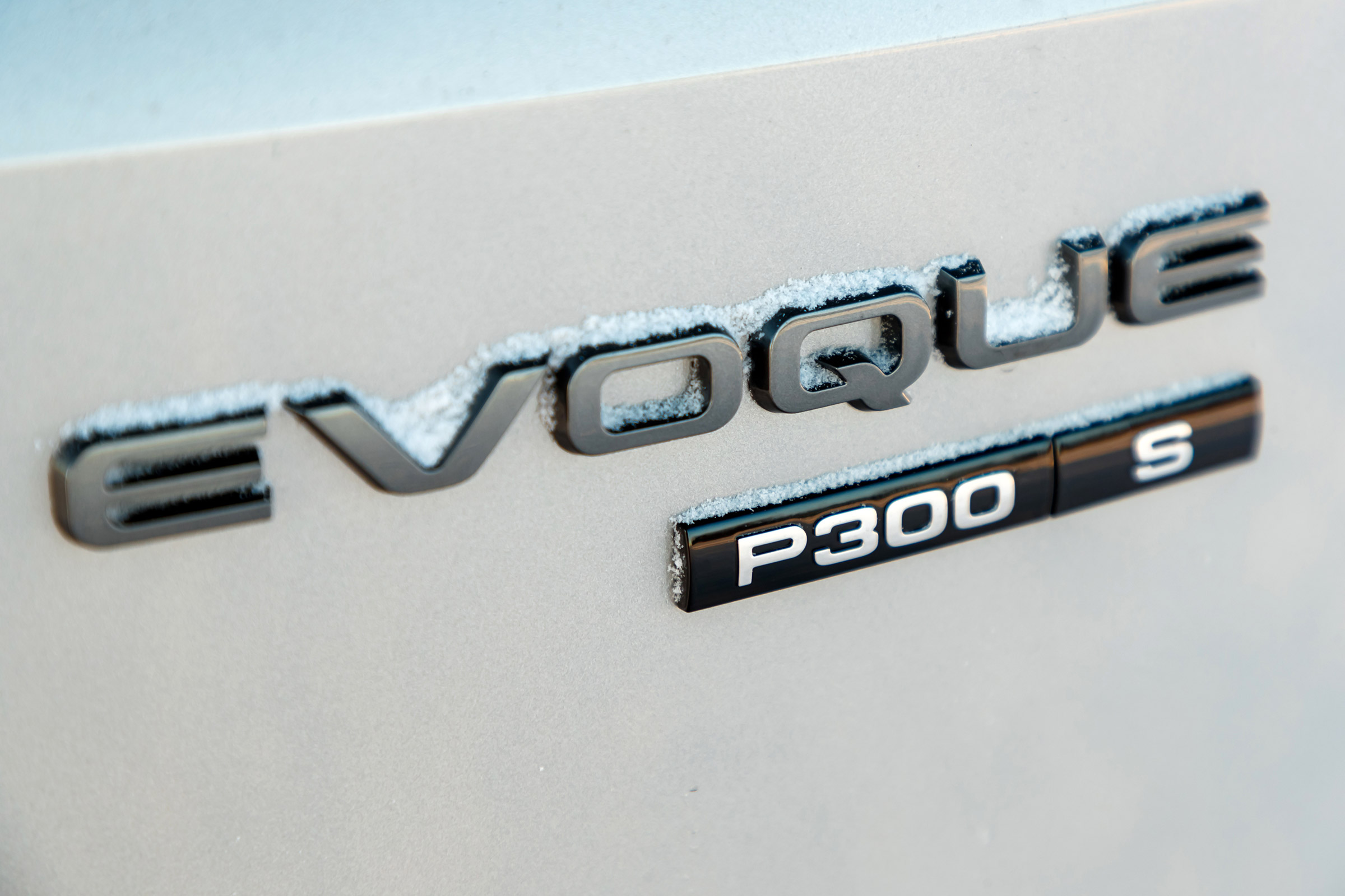 Range Rover Evoque prototype - rear badge