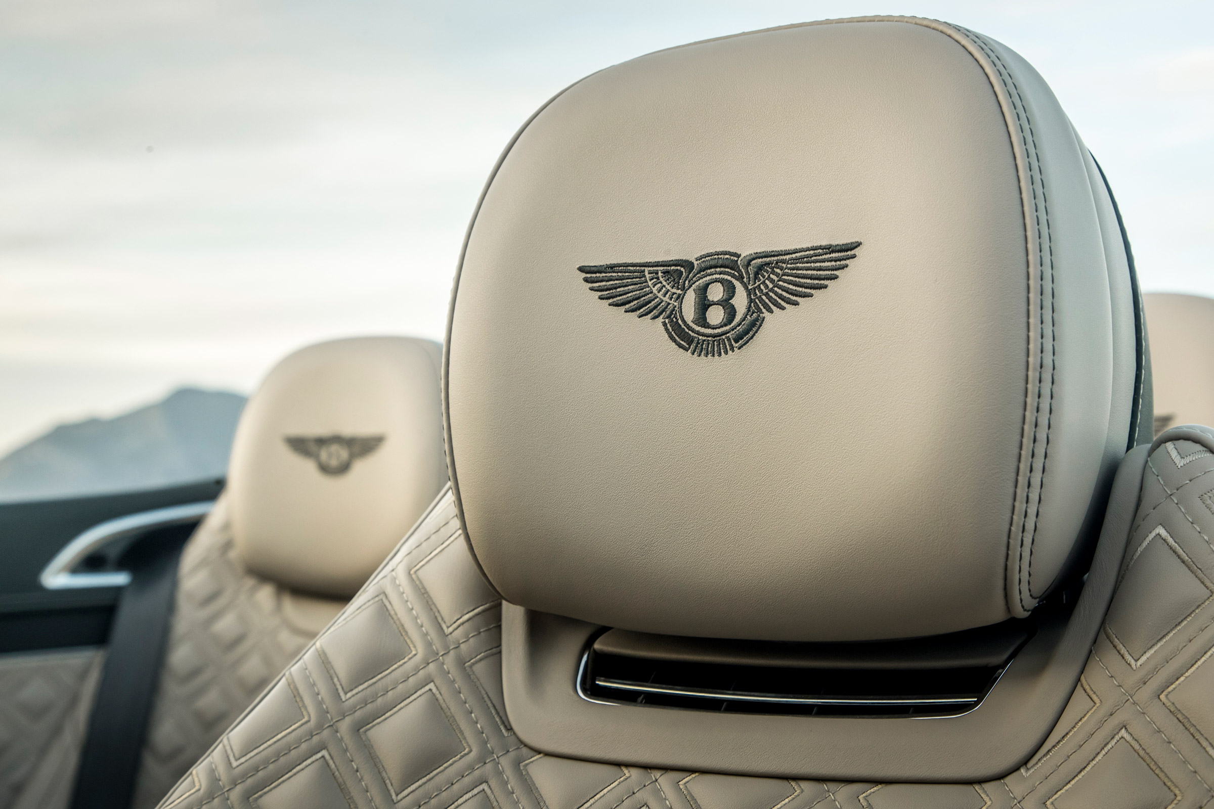 Bentley Continental GT Convertible - seat detail