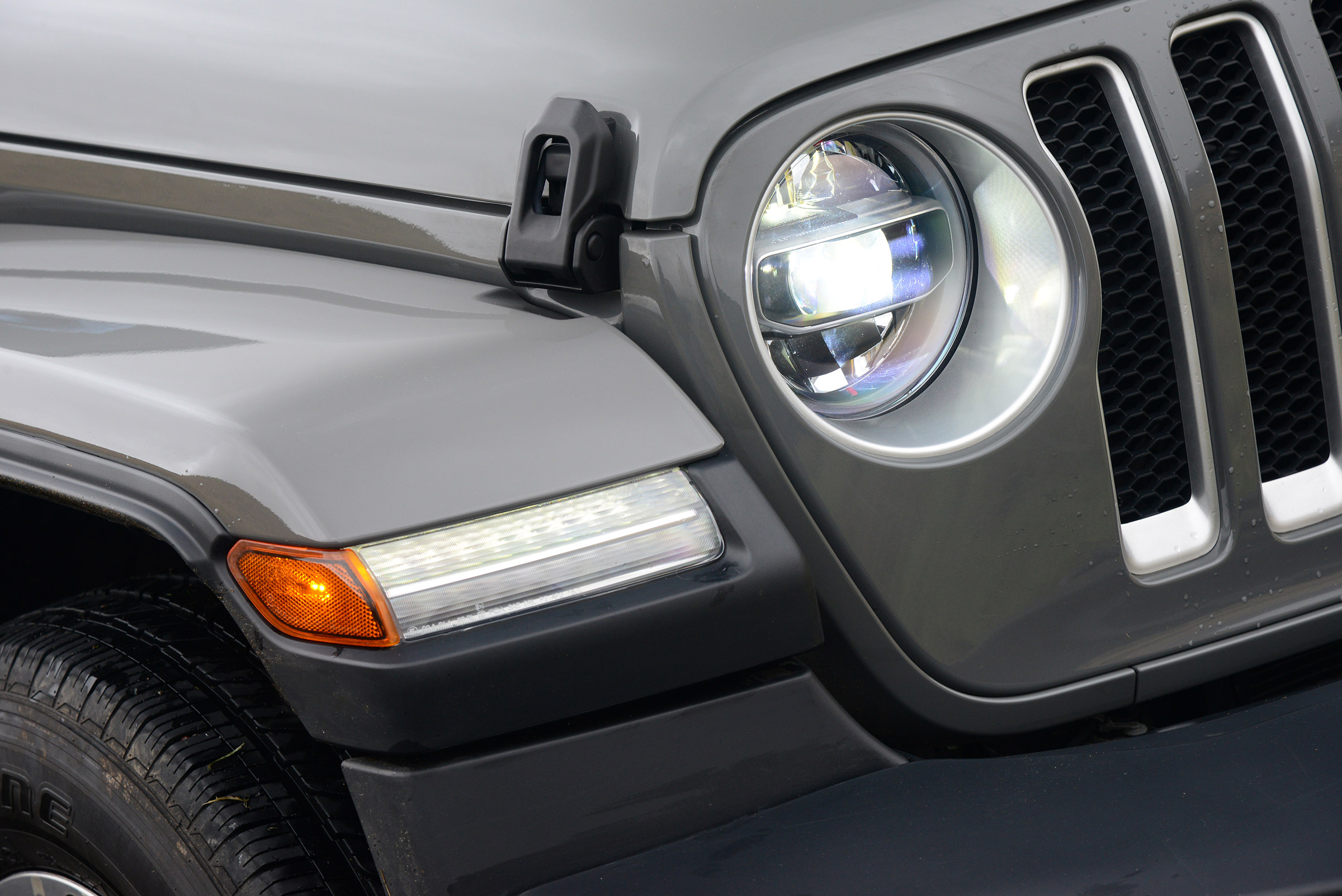 Jeep Wrangler - front light