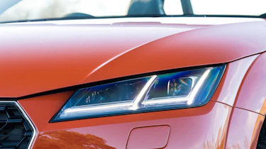 Audi TT Roadster - front light