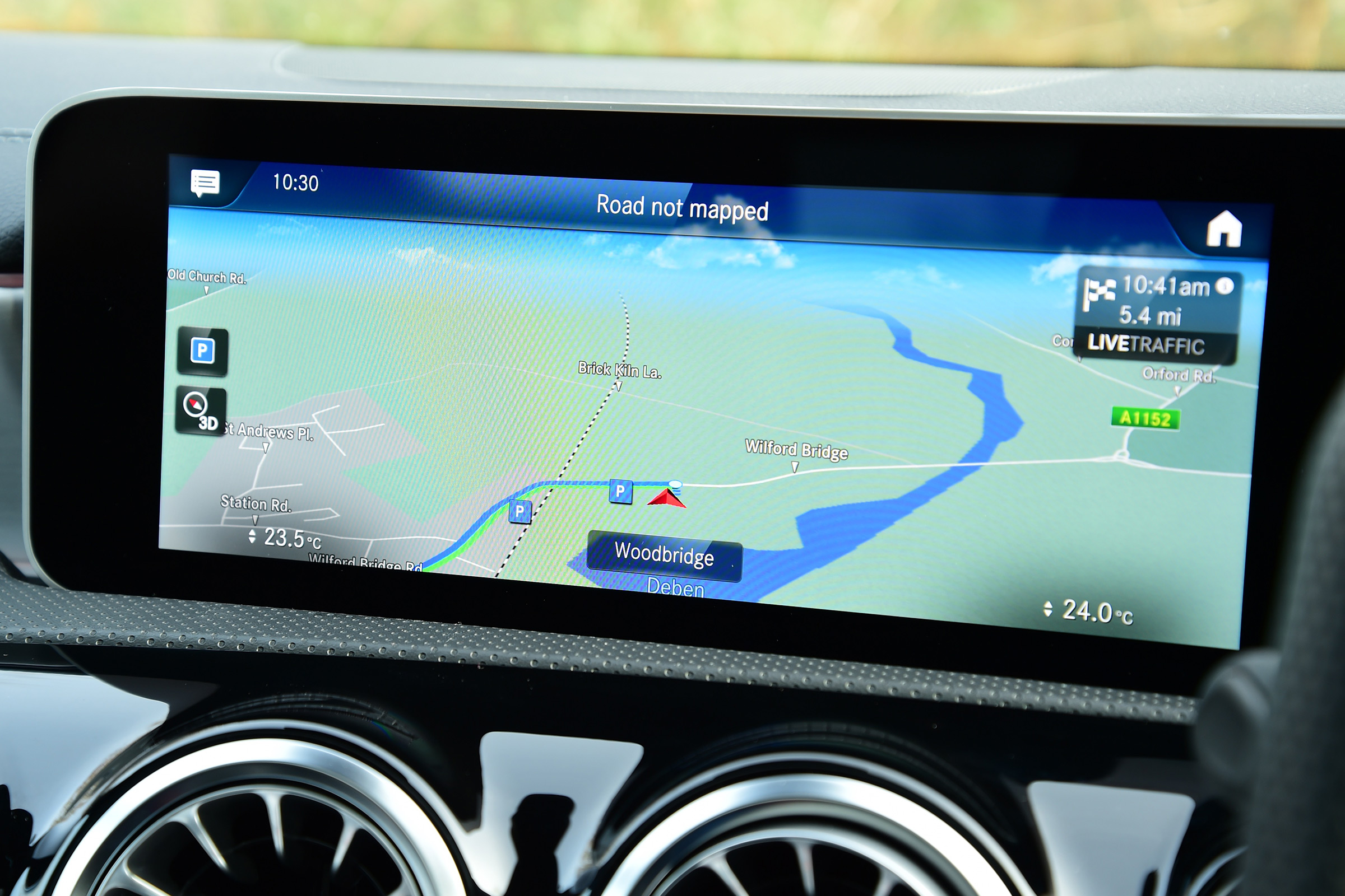 mercedes-amg a 35 infotainment