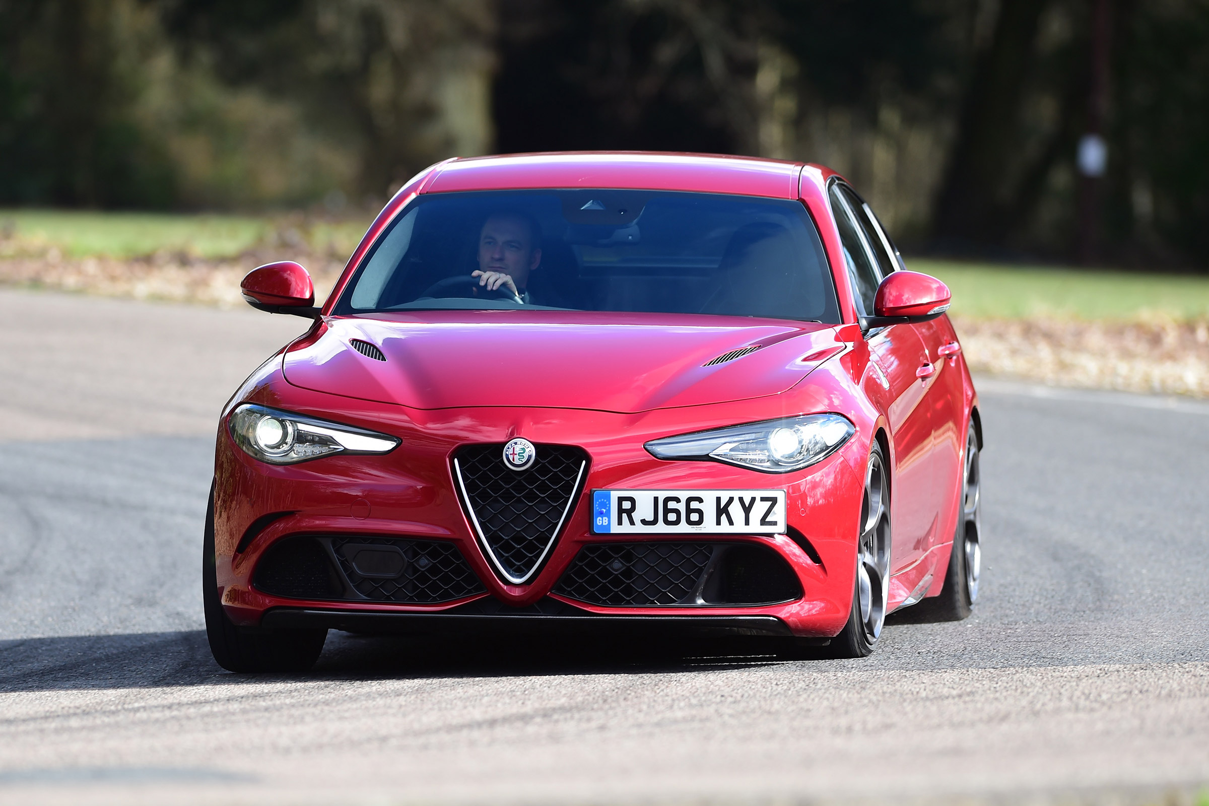 Alfa Romeo Giulia Quadrifoglio - front cornering