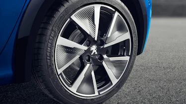 Peugeot e-208 - wheel
