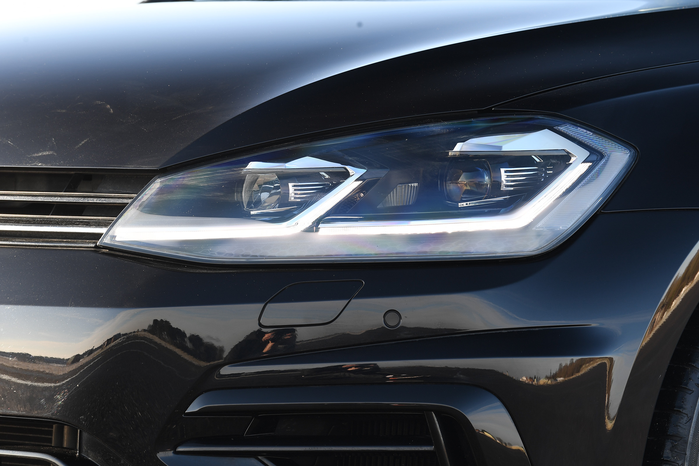volkswagen golf r headlight