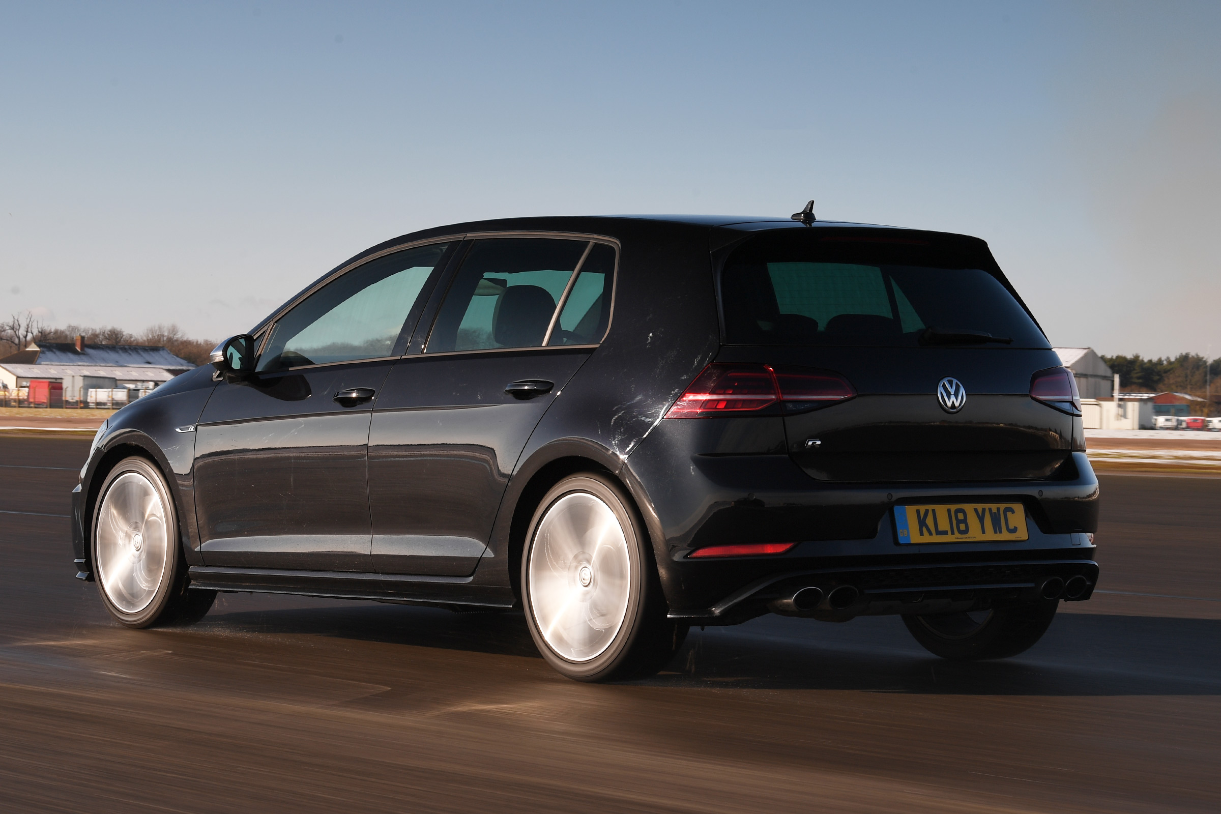 volkswagen golf r tracking rear