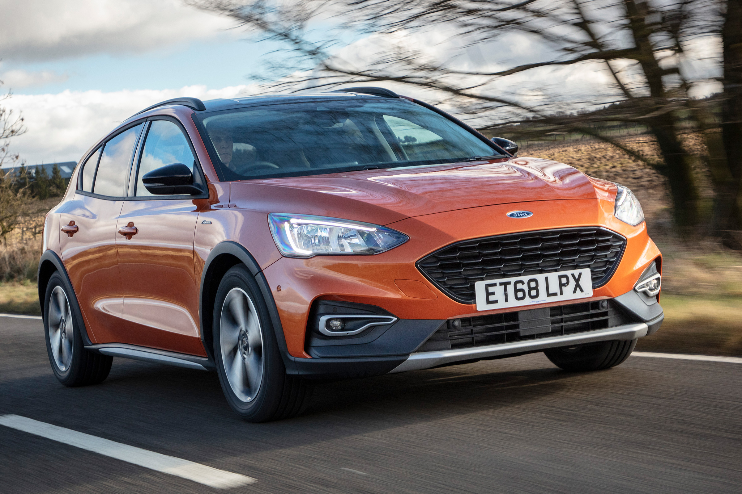 Ford Focus Active - front tracking