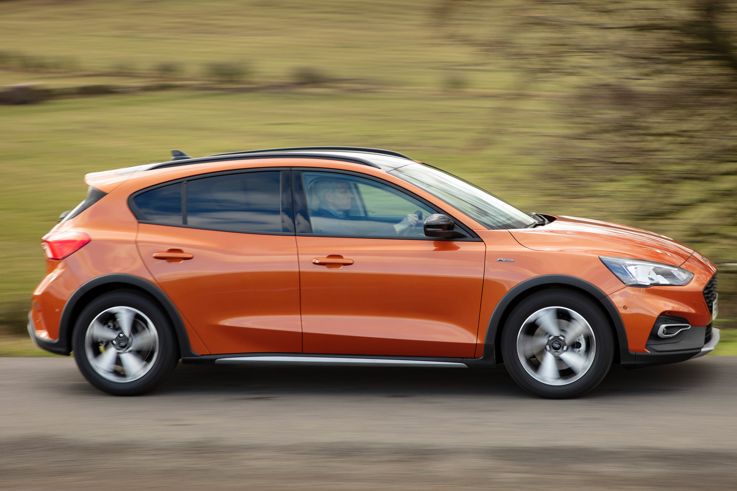 Ford Focus Active - side tracking