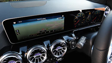 Mercedes b-class infotainment
