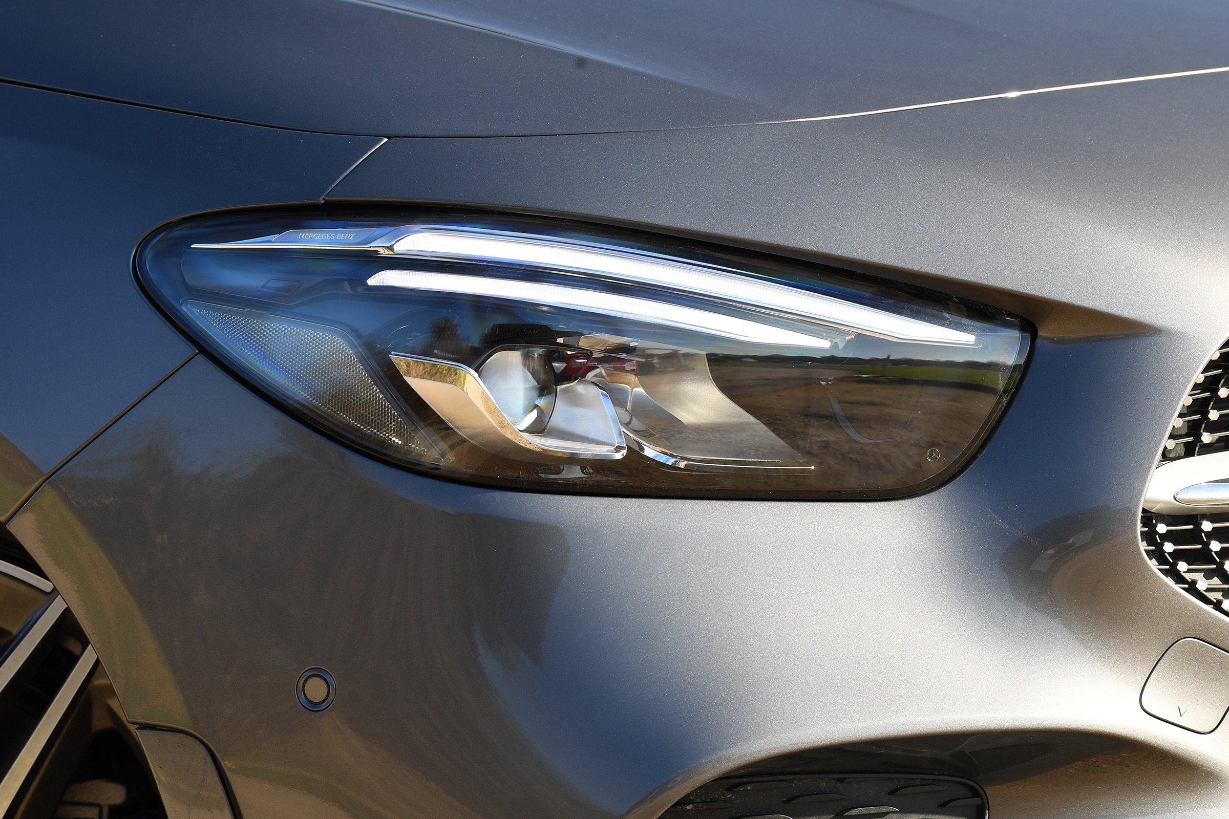 Mercedes b-class headlight