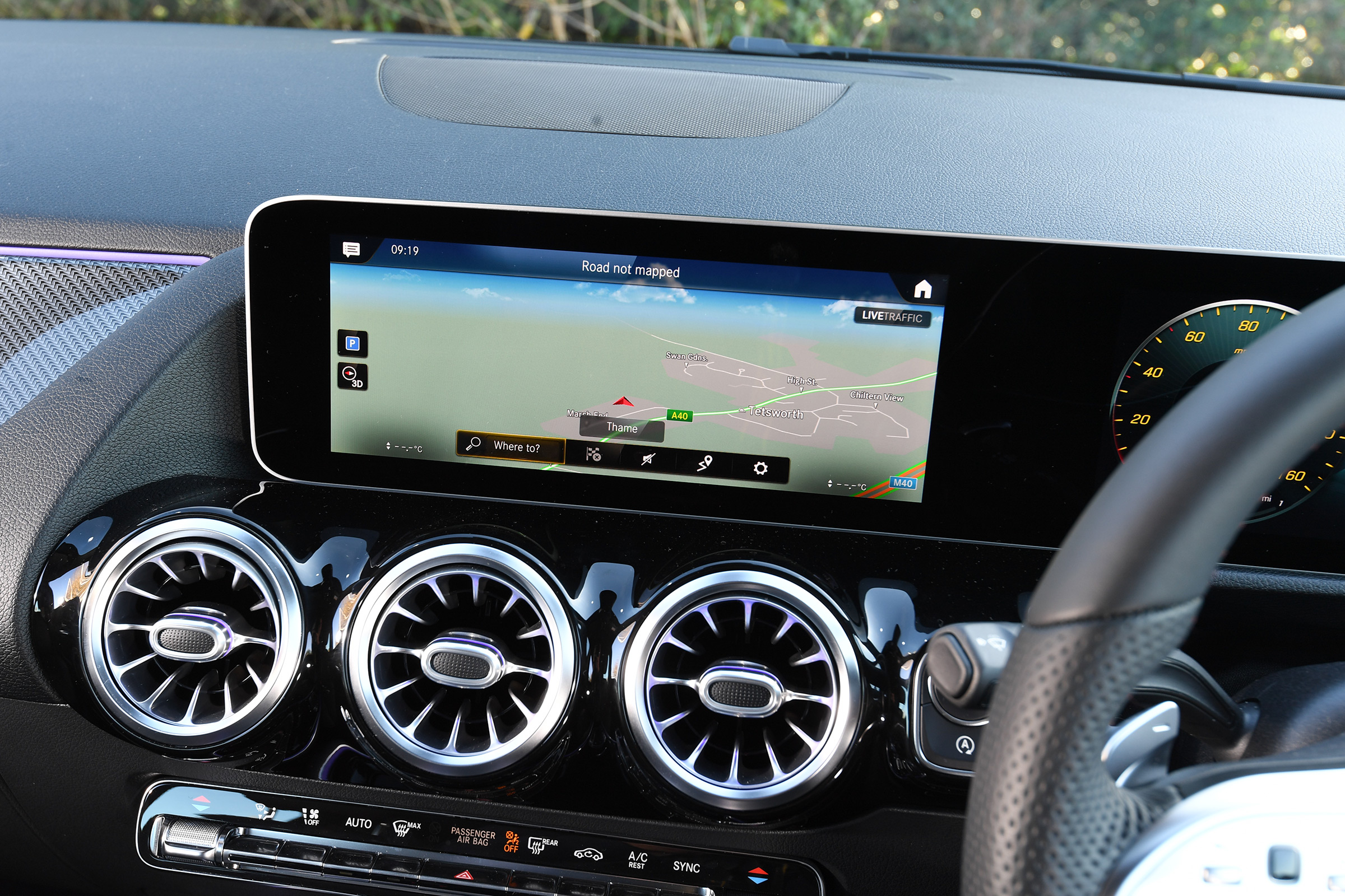 Mercedes b-class infotainment
