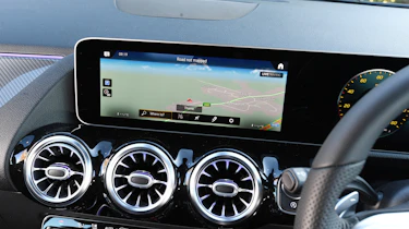 Mercedes b-class infotainment