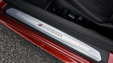 BMW M850i sill