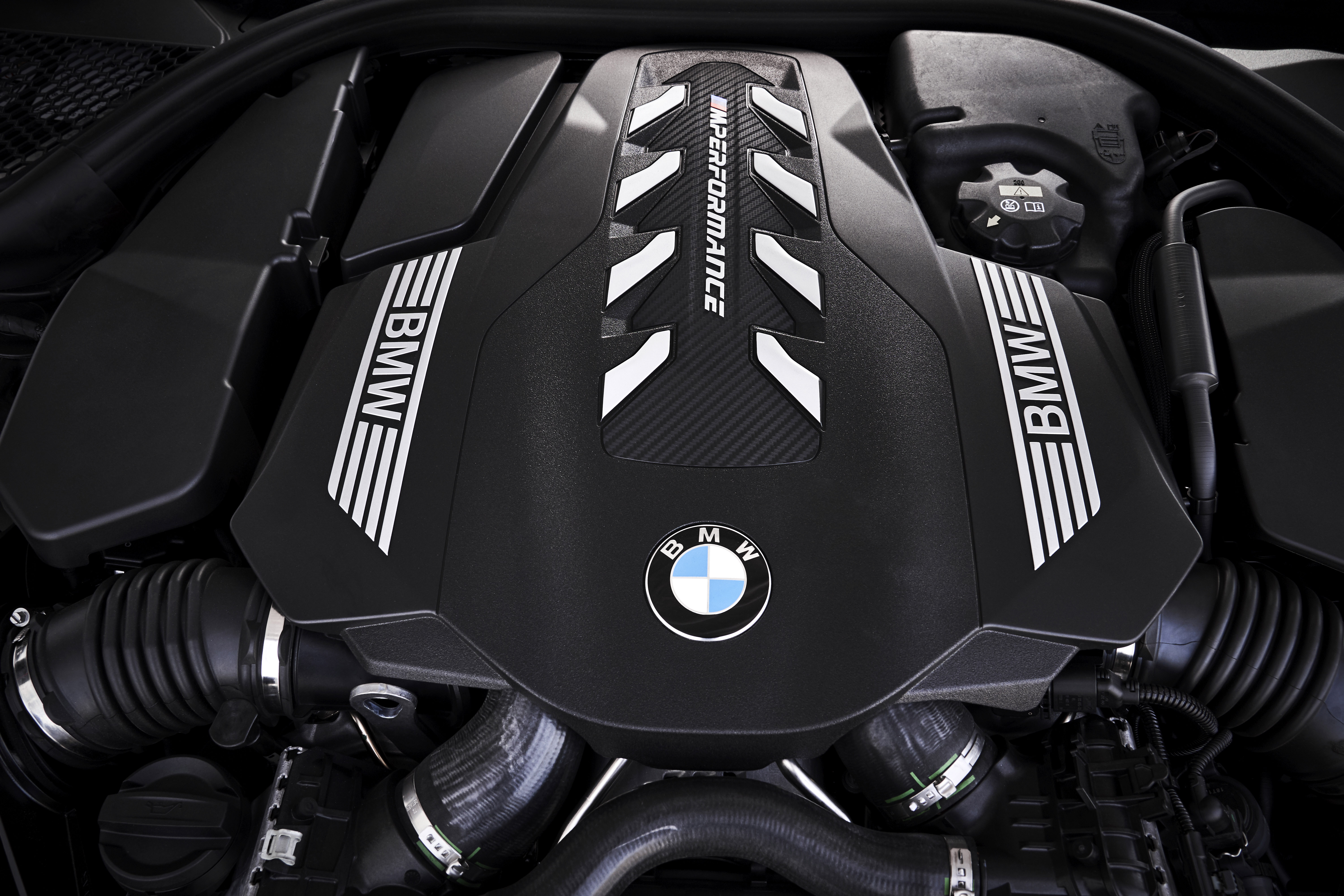 BMW M850i engine