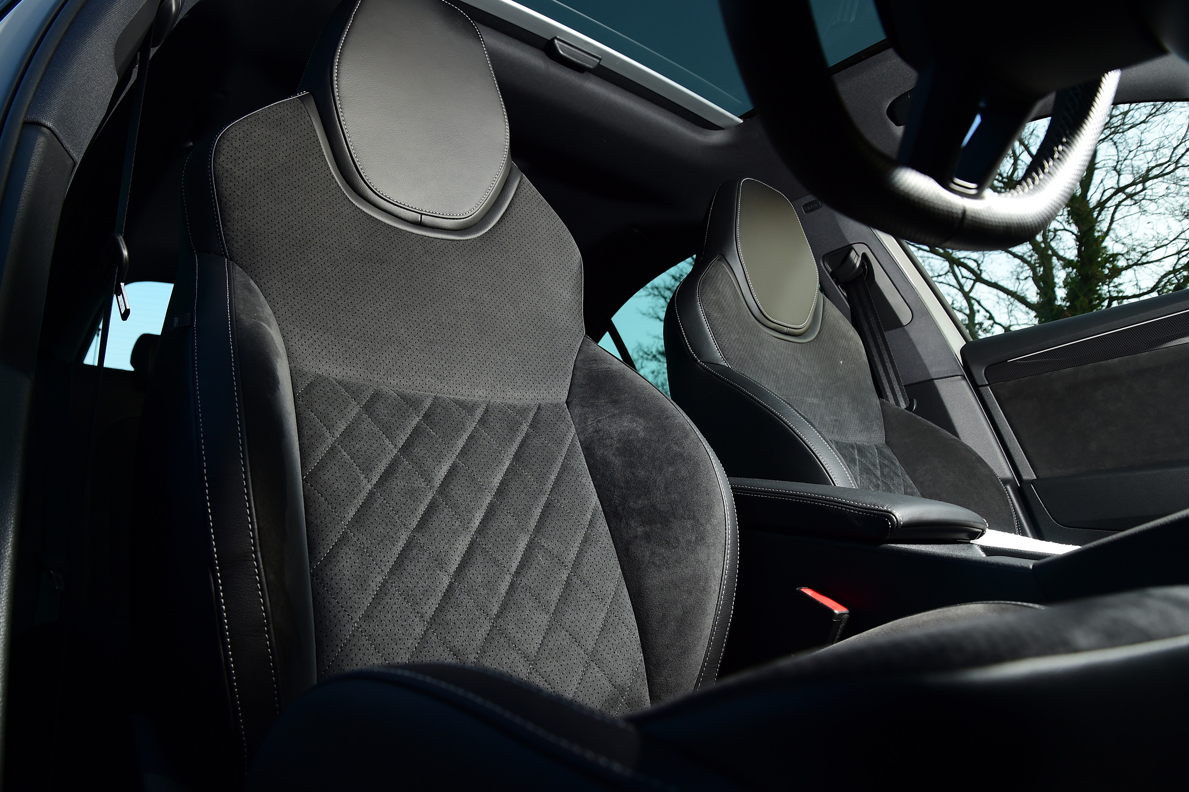 Skoda Superb Sportline - front seats